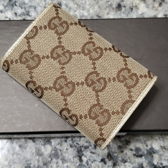 Authentic Gucci Monogram Key Holder - Picture 2 of 9